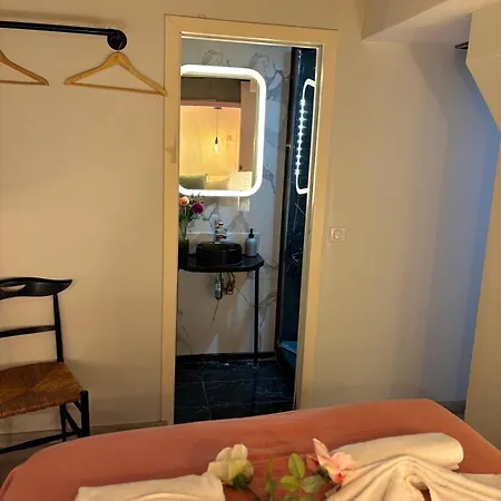 Heart Of Saint-germain Cozy 2br For 5 Aldaro Appartamento Parigi