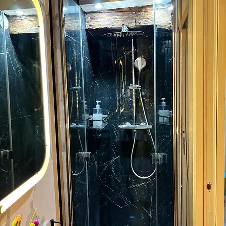 Appartamento Heart Of Saint-germain Cozy 2br For 5 Aldaro *